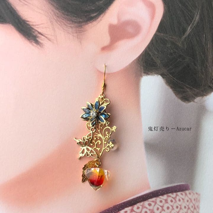 金魚と九尾狐の舞いと鬼灯　蓮と蝶々　色変化勿忘草の和風ピアス　イヤリング