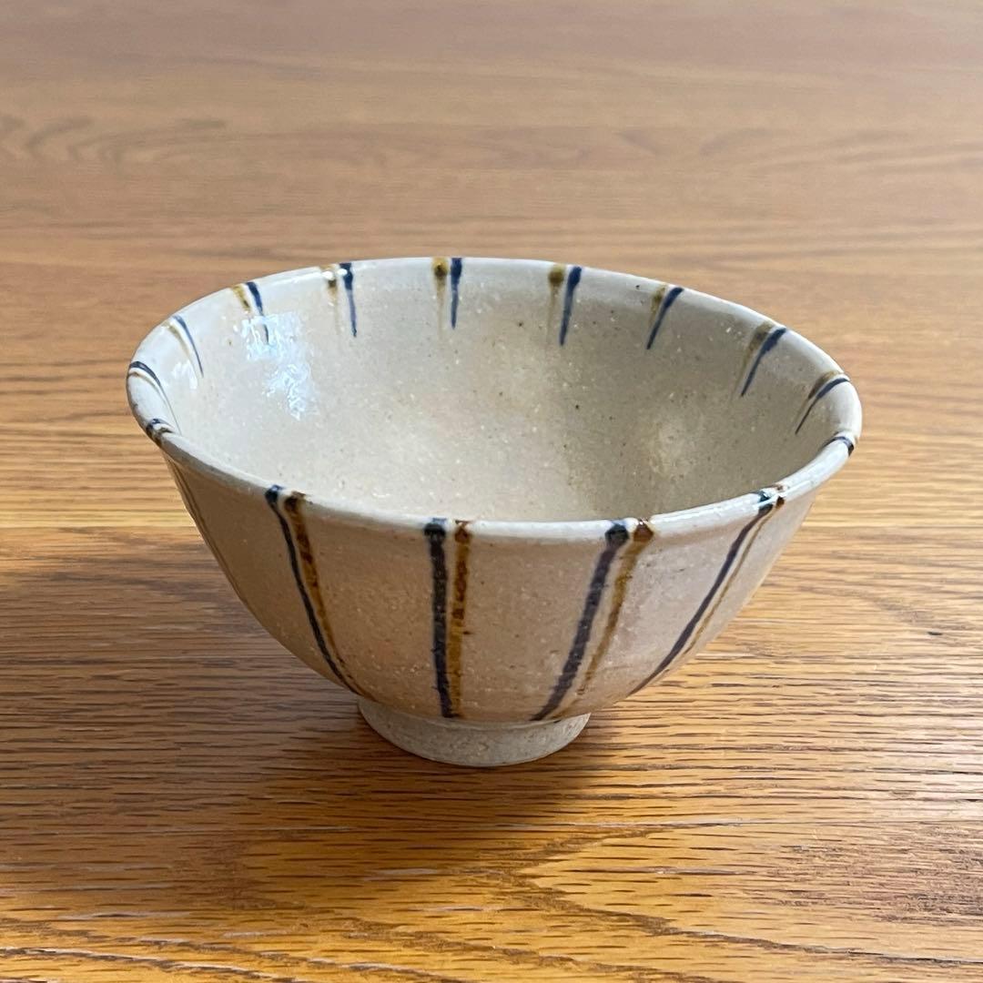 杉本寿樹さん作　灰釉　ご飯茶碗柄違い　２客