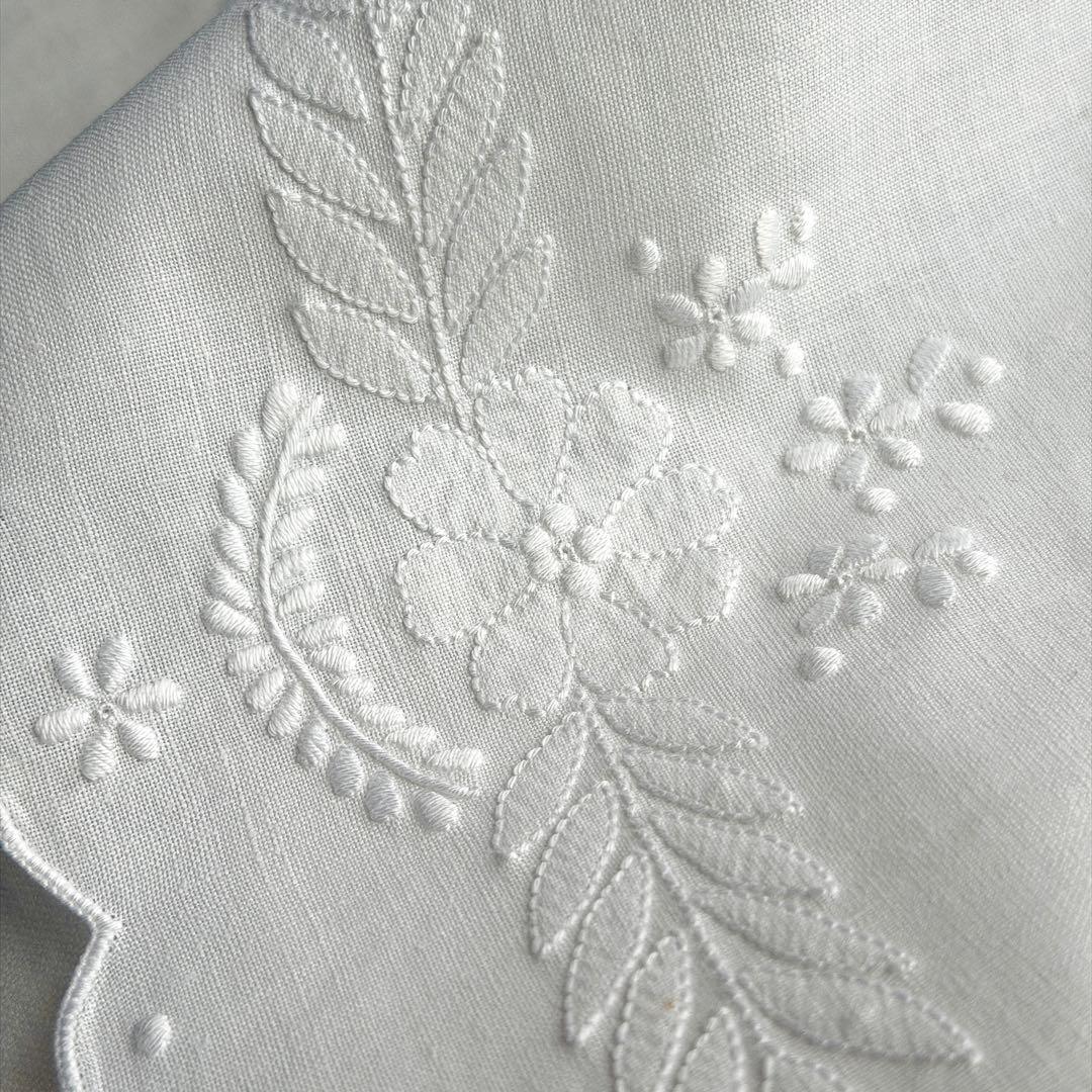 白糸手刺繍　リネン　ヴィンテージバテンレース　クロス