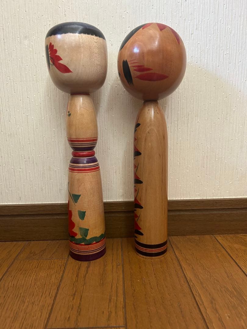 伝統的な花柄こけし人形2体セット
