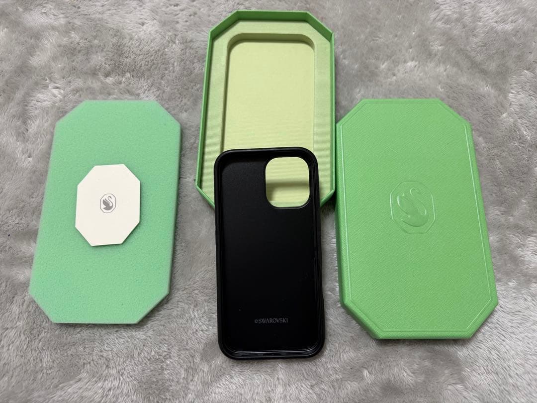 SWAROVSKI iPhone16Pro用　ケース