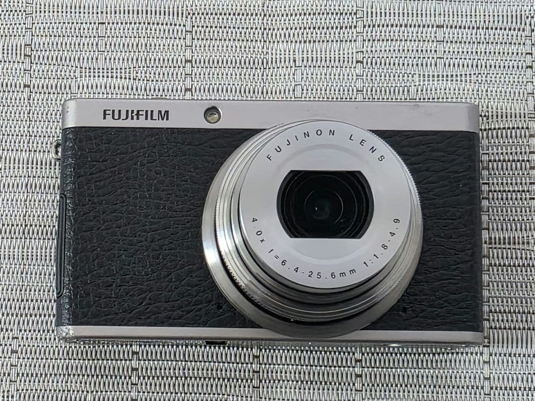 富士フイルム　FUJIFILM XF1