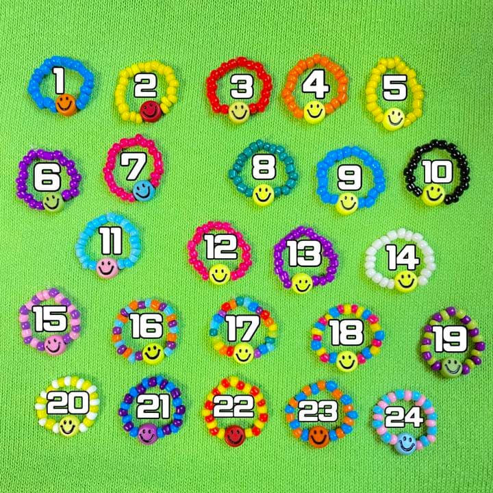 【s-31】ビーズストラップ スマホ❁ニコちゃん カラフル 個性的 古着 韓国