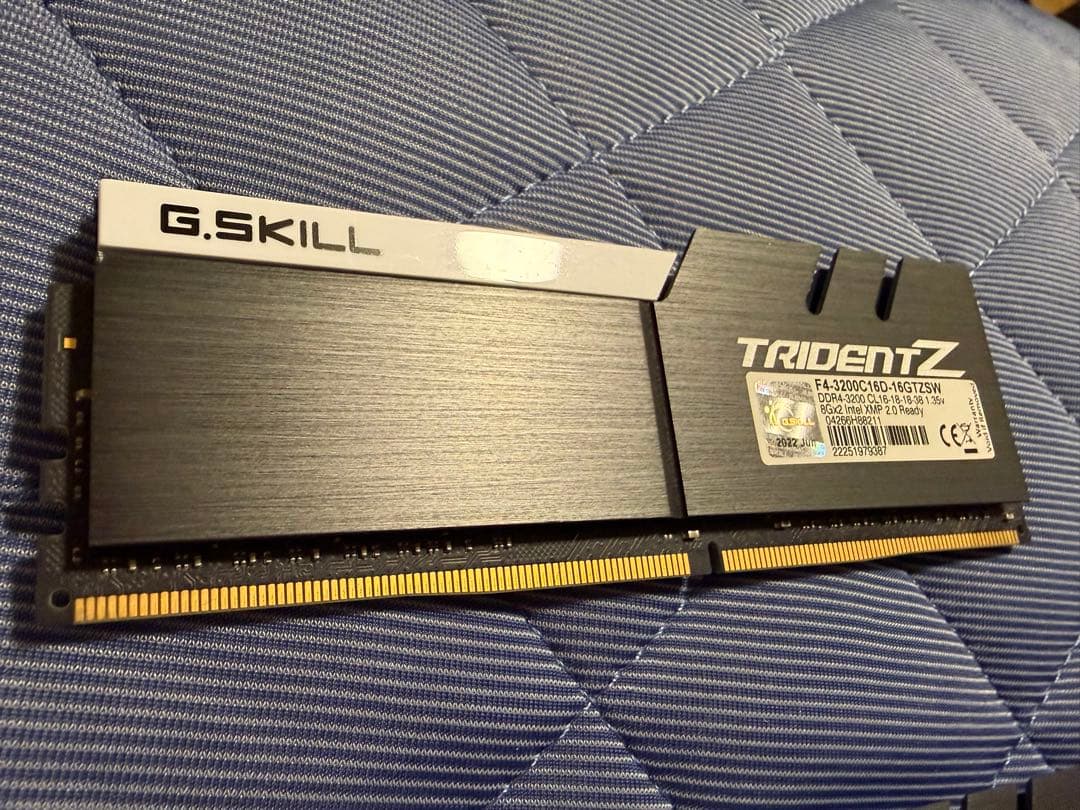 赤*靴様 【美品】G.SKILL Trident Z DDR4 16GB 320