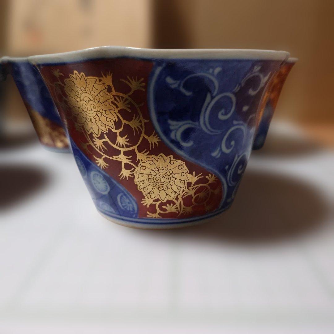 茶碗 青色と金色の花模様