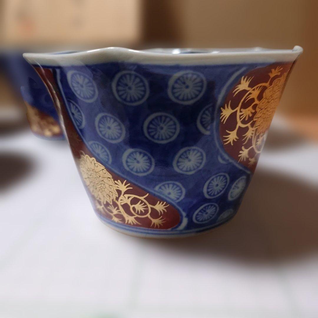 茶碗 青色と金色の花模様