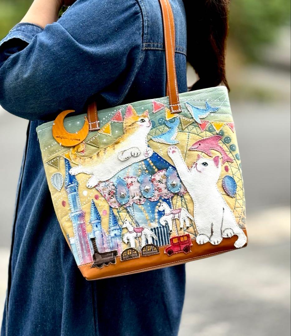 (手づくり)\"ハッピーライクなシロと茶トラ\"ねこと遊園地のトートバッグ刺繍