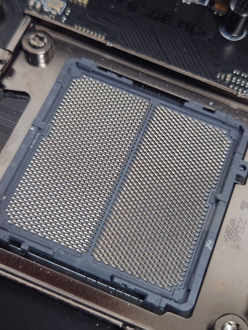 MSI MEG X670E ACE グラボ固定ラッチ外れ