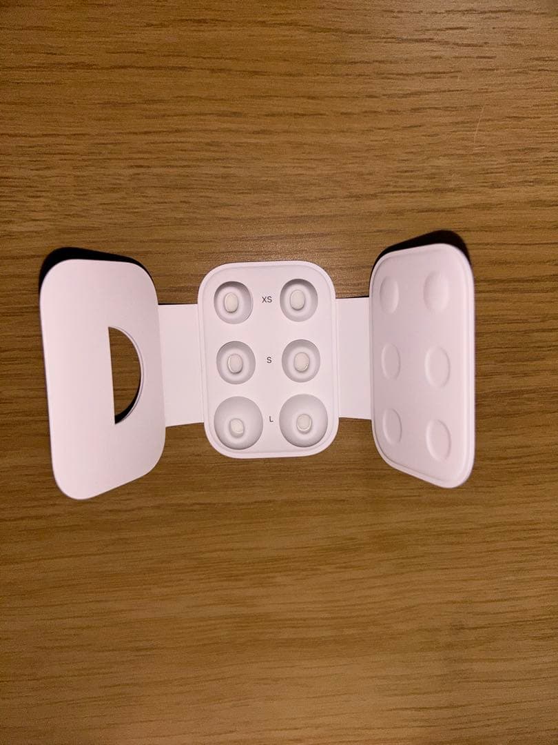 Apple AirPods Pro 第2世代 右耳 充電ケーブル、イヤピース付き