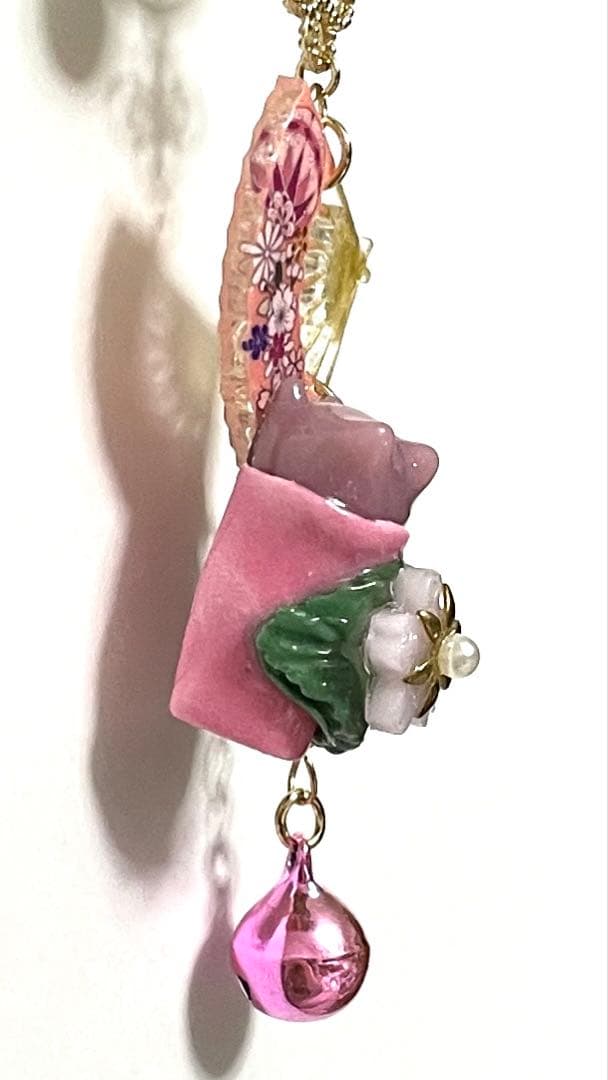桜餅ぐで猫キーホルダー♡フェイクスイーツ、桃色、桜色、グリーン、花柄