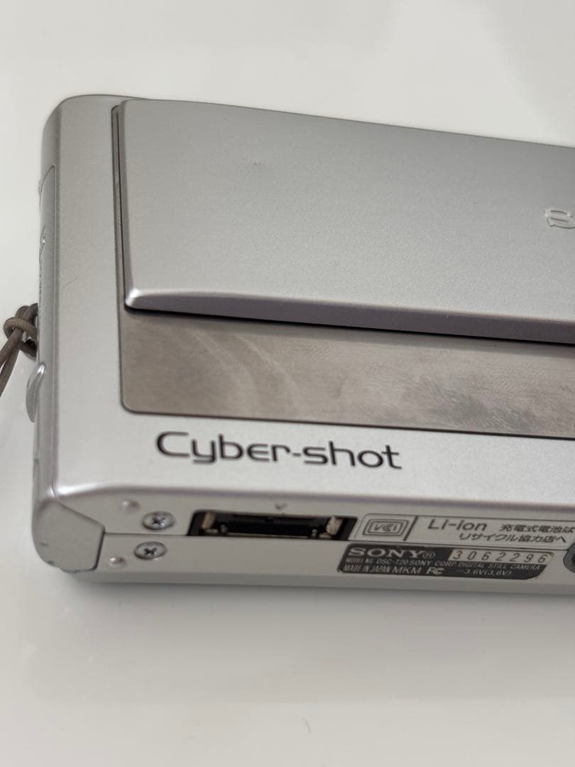 デジタルカメラ【付属品多数】Cyber-shot DSC-T20