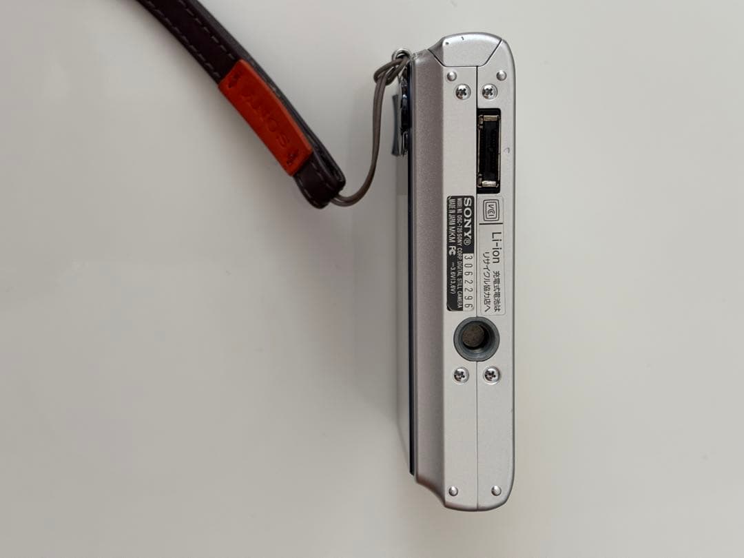 デジタルカメラ【付属品多数】Cyber-shot DSC-T20